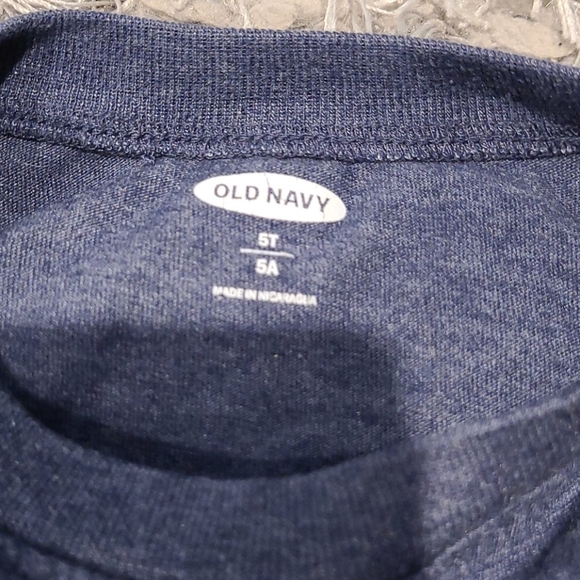 Boys 5t tshirt - Picture 3 of 3